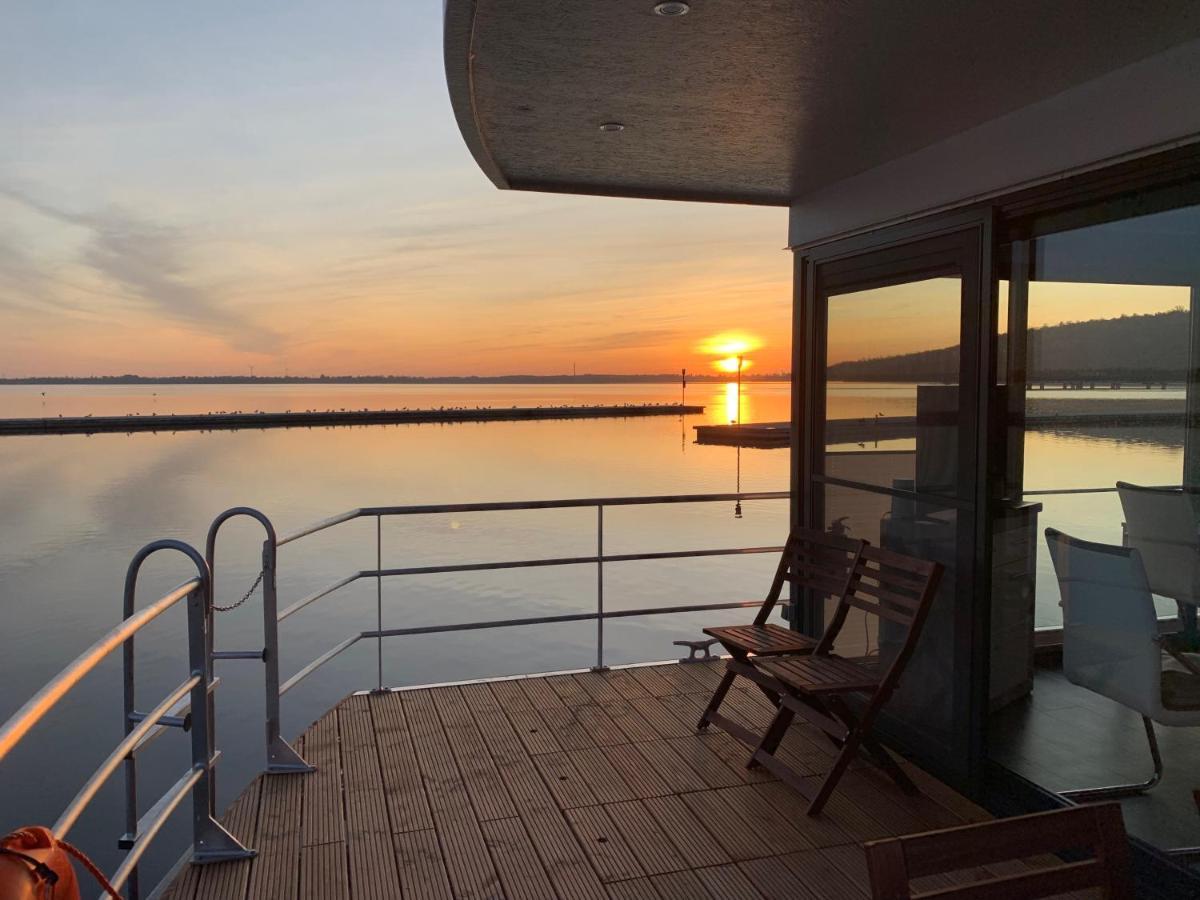Hausboote Marina Braunsbedra Villa Luaran gambar