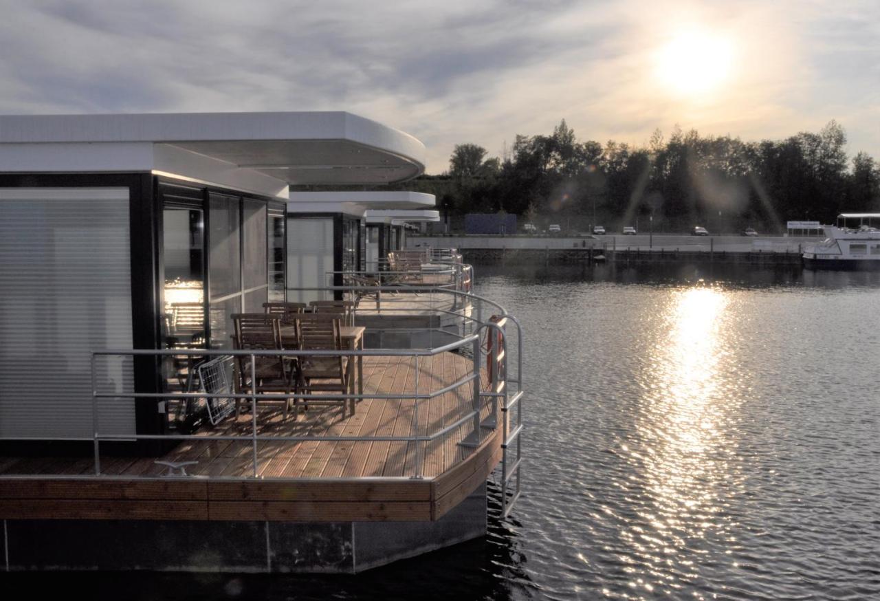 Hausboote Marina Braunsbedra Villa Luaran gambar